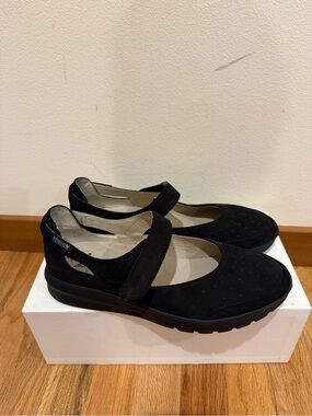 Mephisto Marsia Mary Jane flats US9 (worn Once)